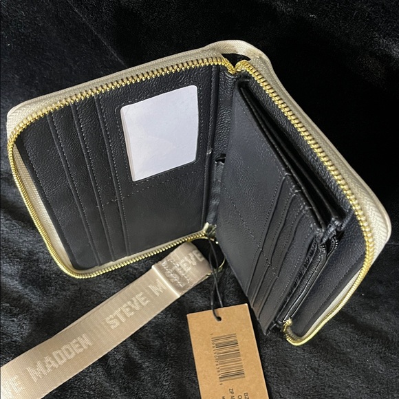 Steve Madden Wristlet - NWT - Picture 6 of 9